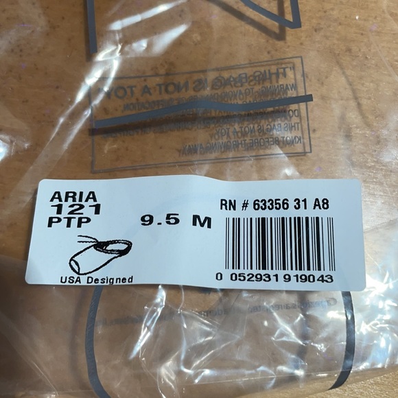 Capezio Aria Pointe Shoes - Picture 2 of 4